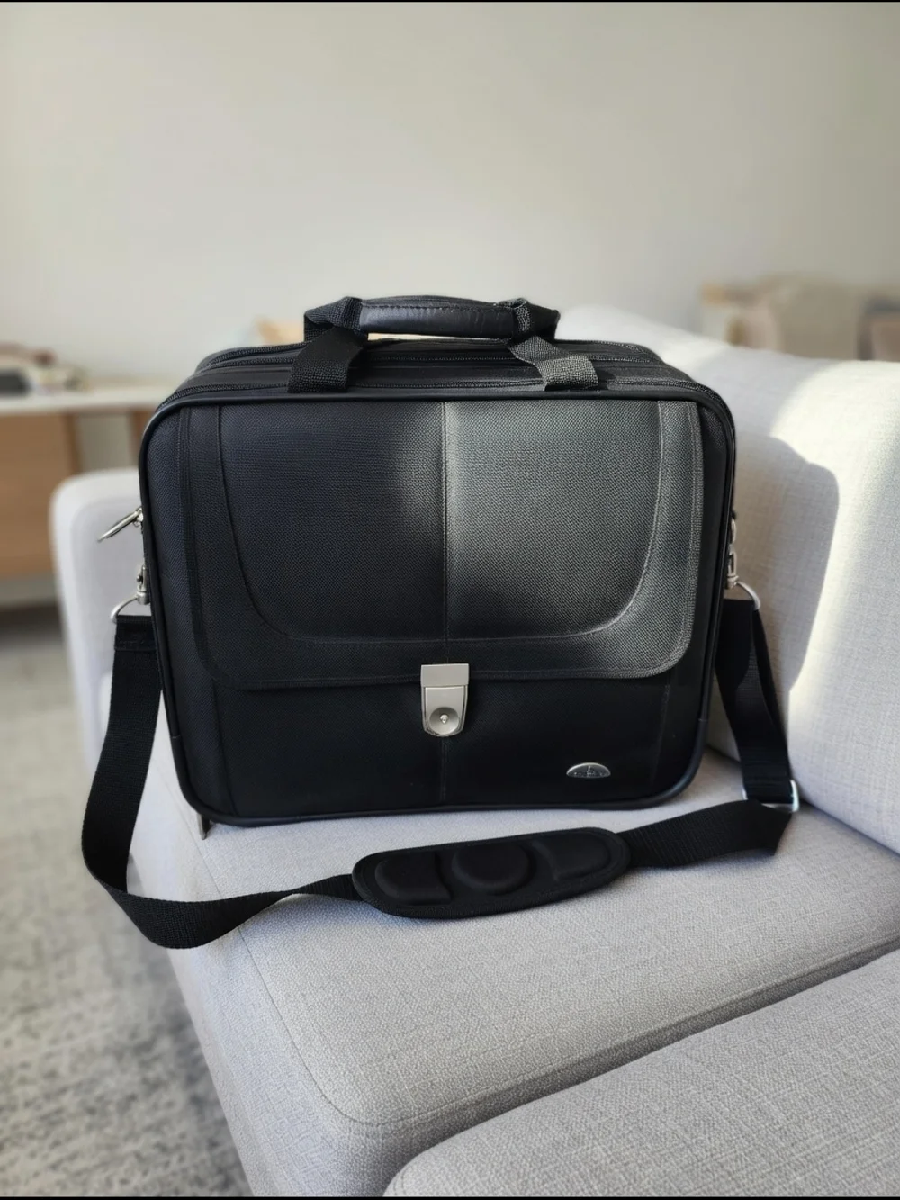 Samsonite Classic Laptop Briefcase - Perfect Travel Bag Heavy Duty 17